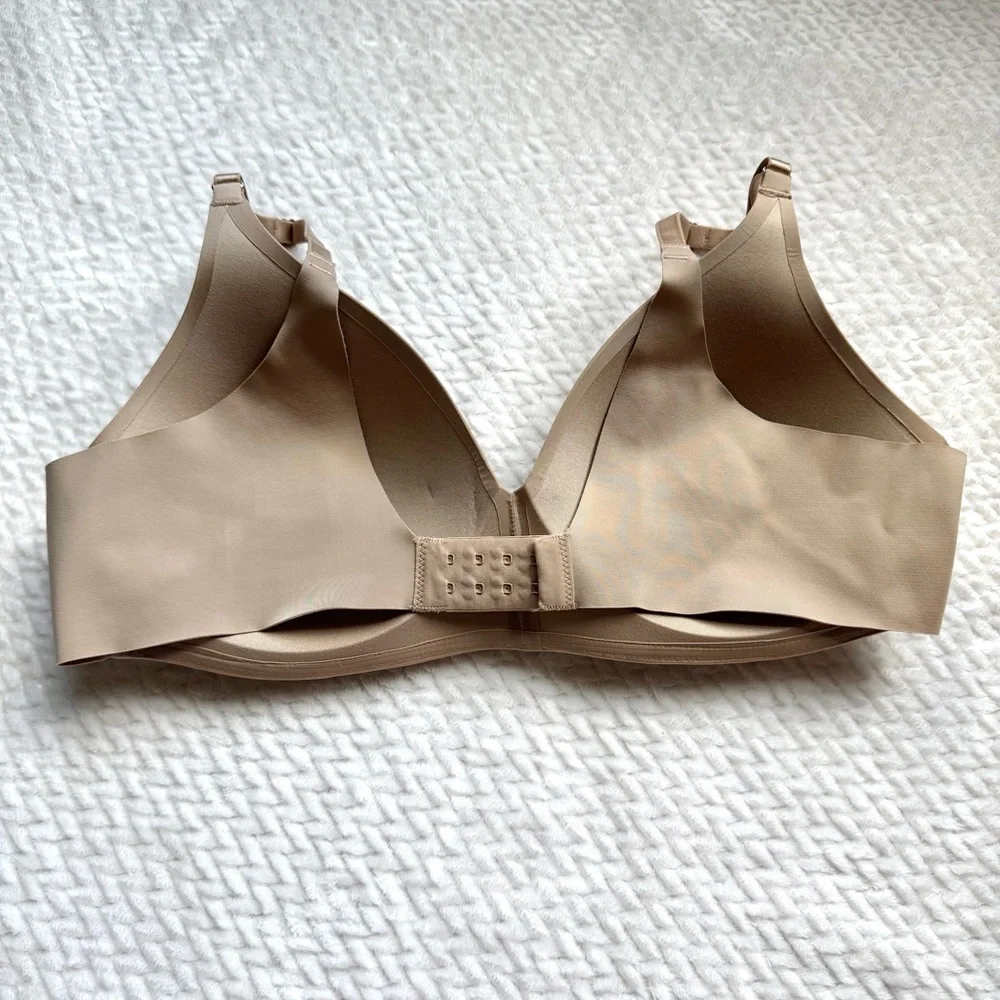 Soma Vanishing 360 Wireless Bra 38B Beige Back Closure Seamless Smoothing